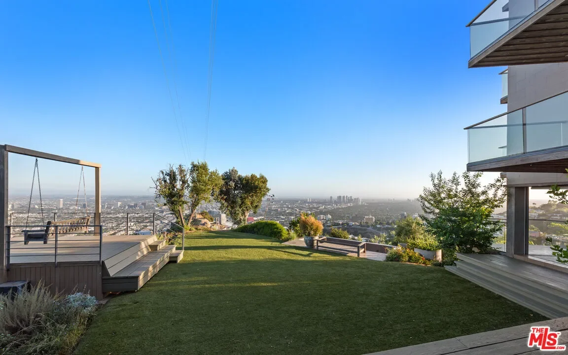 1600 Viewmont Dr, Los Angeles, California, United States. - Photo 15
