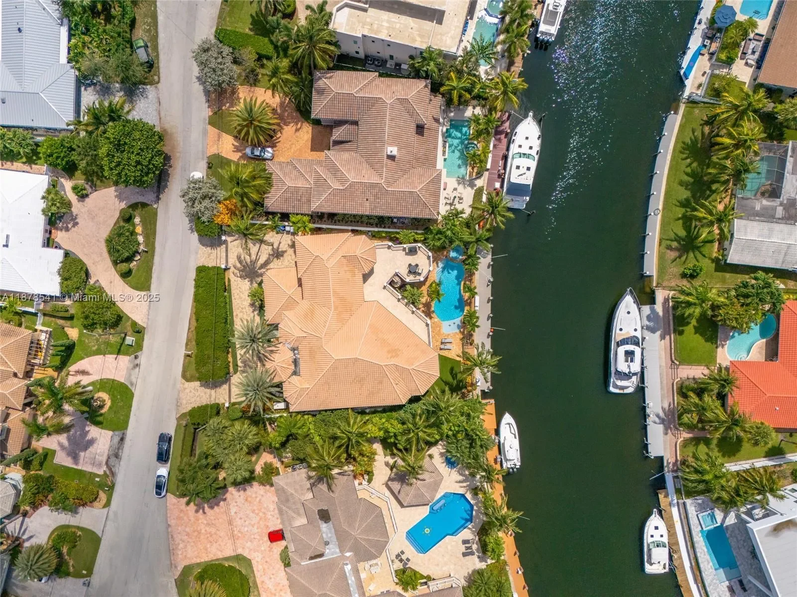 2770 NE 23rd St, Hillsboro Beach, Florida, United States. - Photo 45