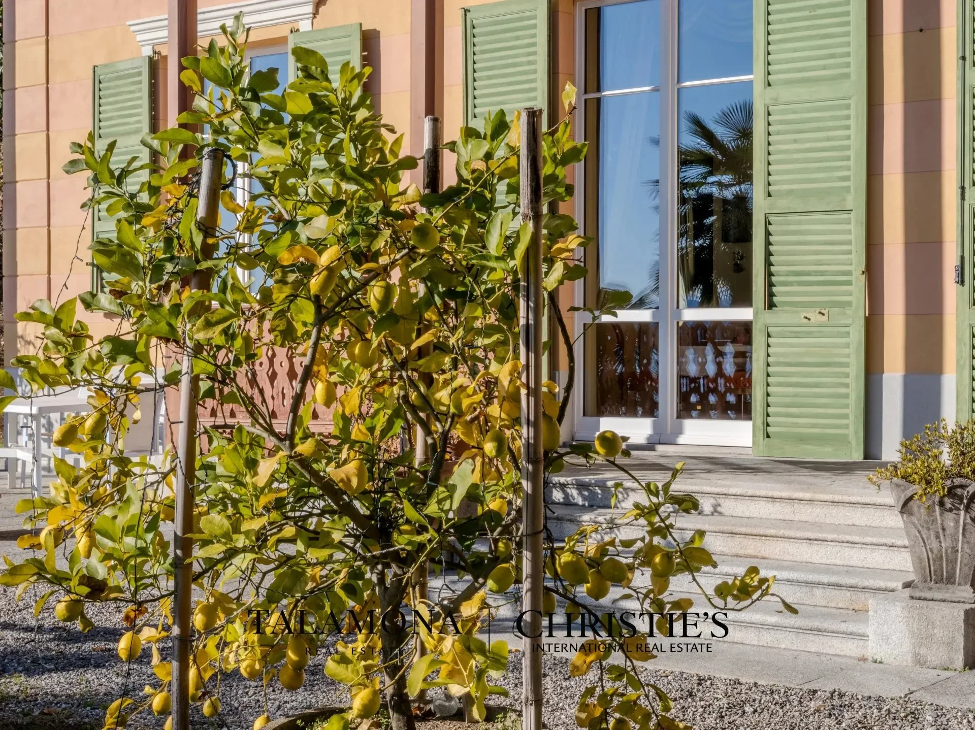 Exterior photo 11