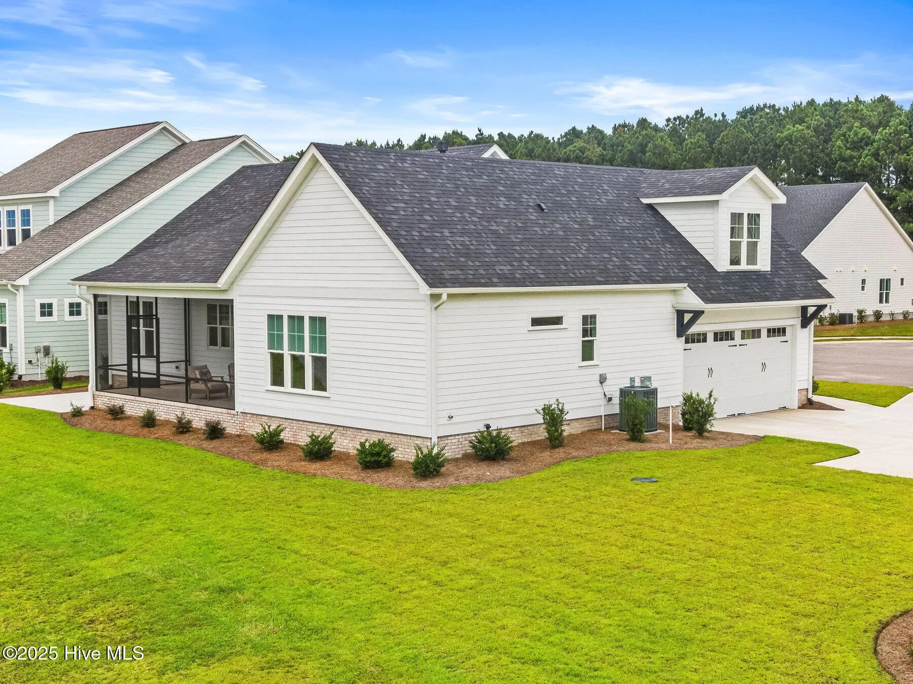 Single Family Residence in Leland