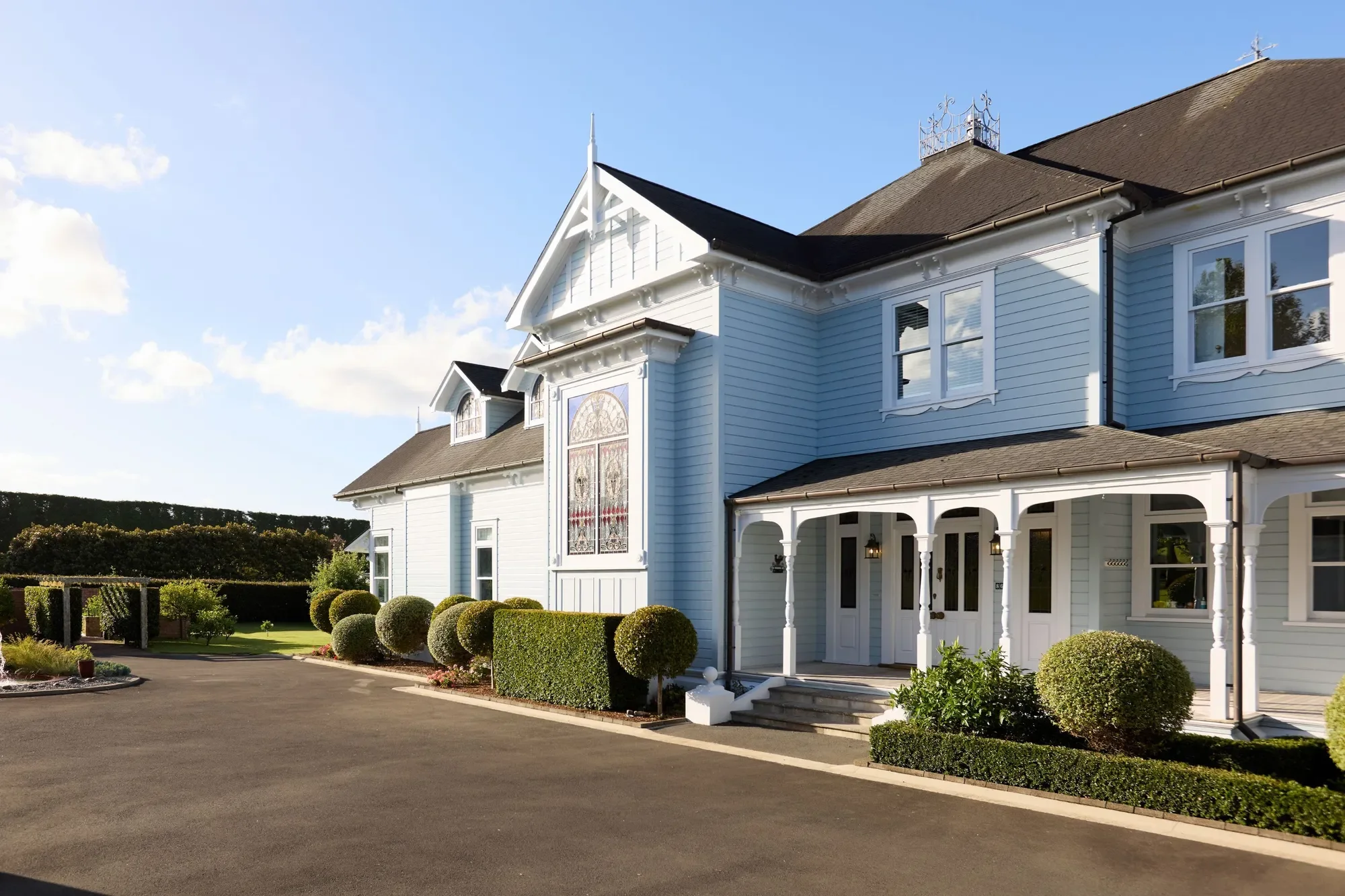 Exterior photo 6