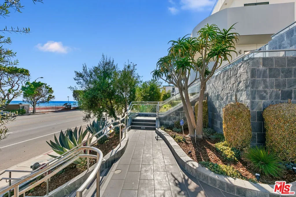 22065 Pacific Coast Highway 7, Malibu, California, United States. - Photo 36