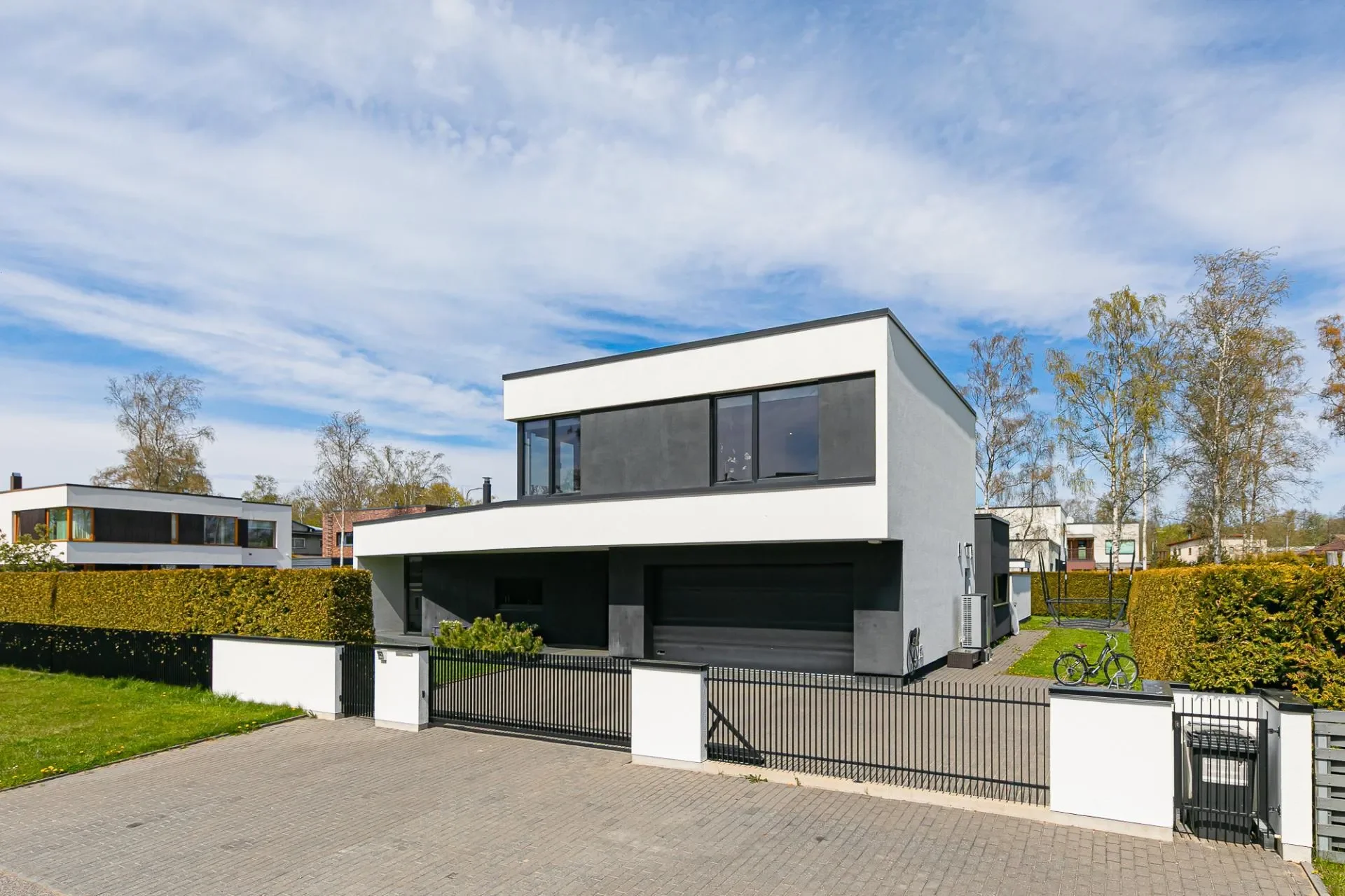 Exterior photo 12