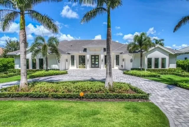 Exterior photo 5