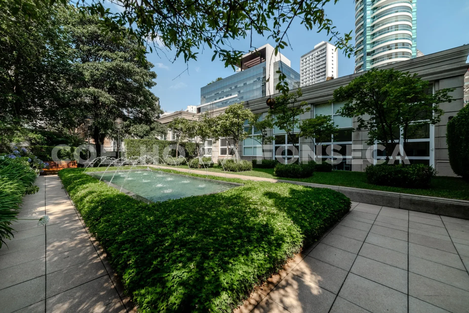 Exterior photo 7