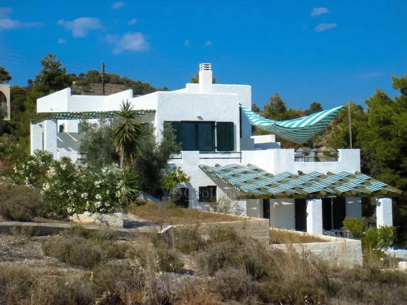 Ververouda: Detached house of 148 sq.m. on a plot of 5,800 sq.m. with sea view and possibility for a