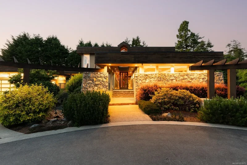 5605 Parker Ave, Saanich, British Columbia, Canada. - Photo 20