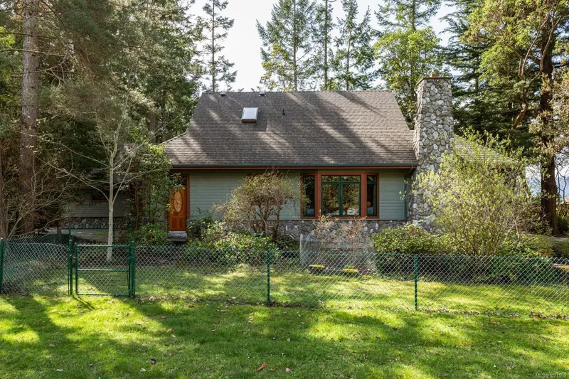 675 Towner Park Rd, North Saanich, British Columbia, Canada. - Photo 39