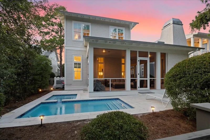 Single Family Residence in Santa Rosa Beach