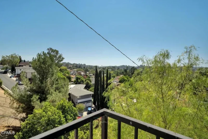 1300 Blue Hill Road, Los Angeles, California, United States. - Photo 37