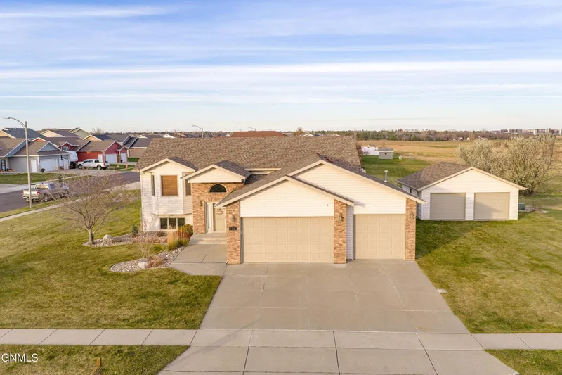 5 Bedrooms Single Family Attached
