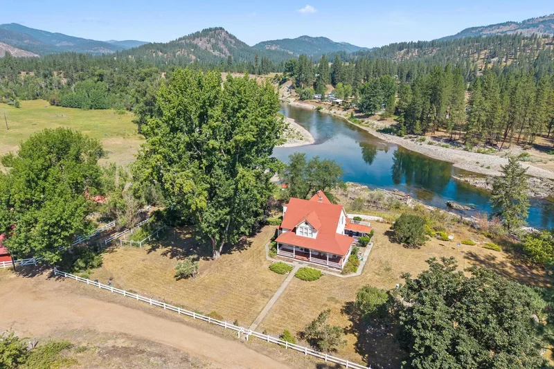 2339 Kettle River Rd, Kettle Falls, WA 99141, Kettle Falls, Washington, United States. - Photo 15