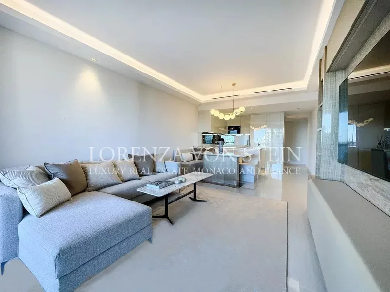 Sole Agent – High-end renovated luxury apartment with sea view