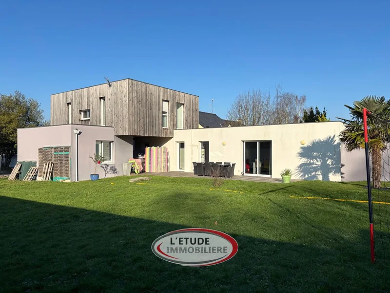 Carquefou : Au coeur du bourg, maison d'architecte lumineuse