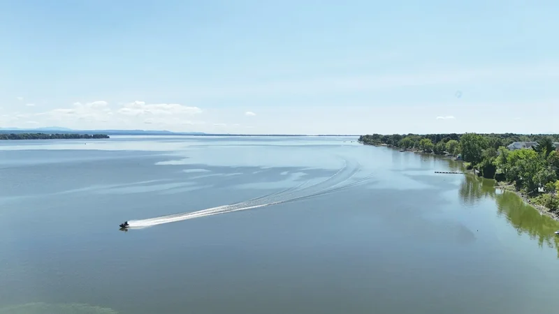 251 271 Av. de Venise O., Venise-en-Québec, Quebec, Canada. - Photo 25