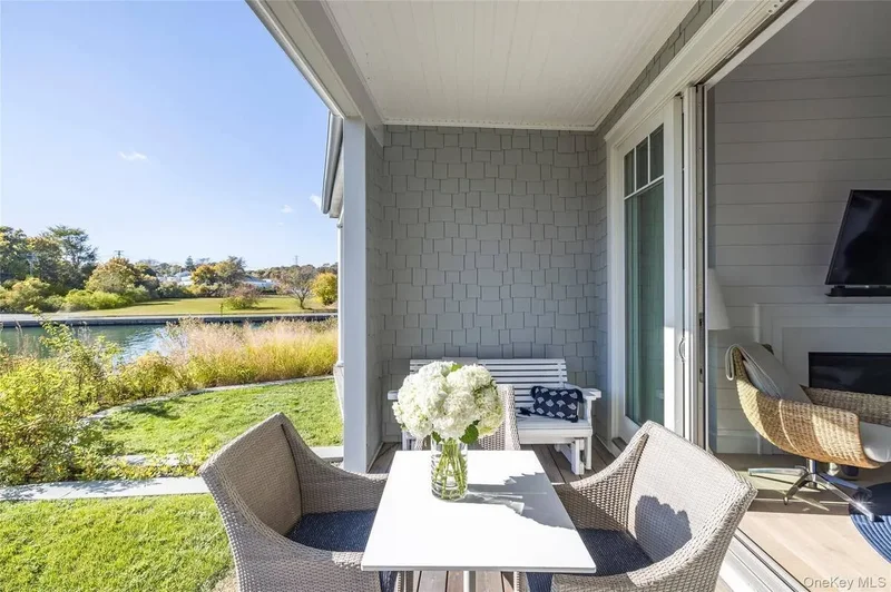 31 Old Boathouse Lane S, Hampton Bays, New York, United States. - Photo 20