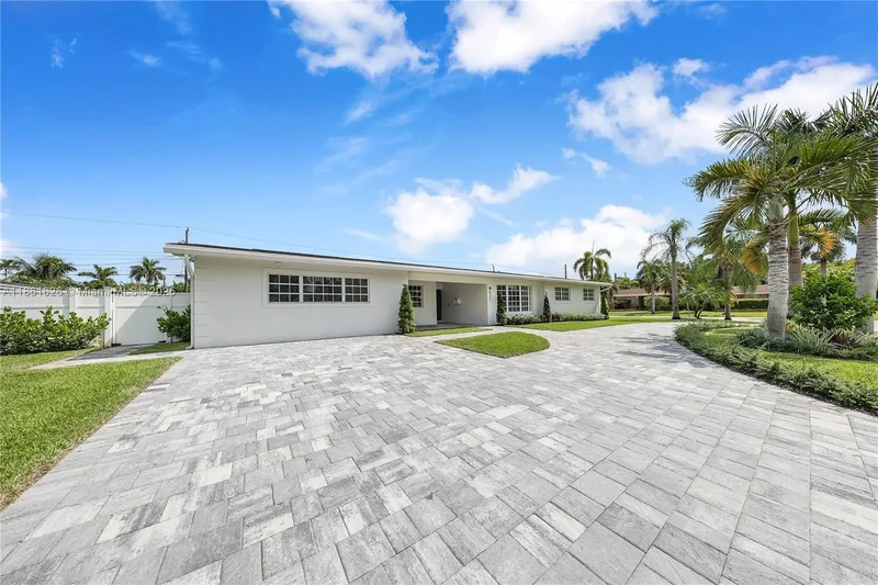 8355 SW 89th St, Coral Gables, Florida, United States. - Photo 15
