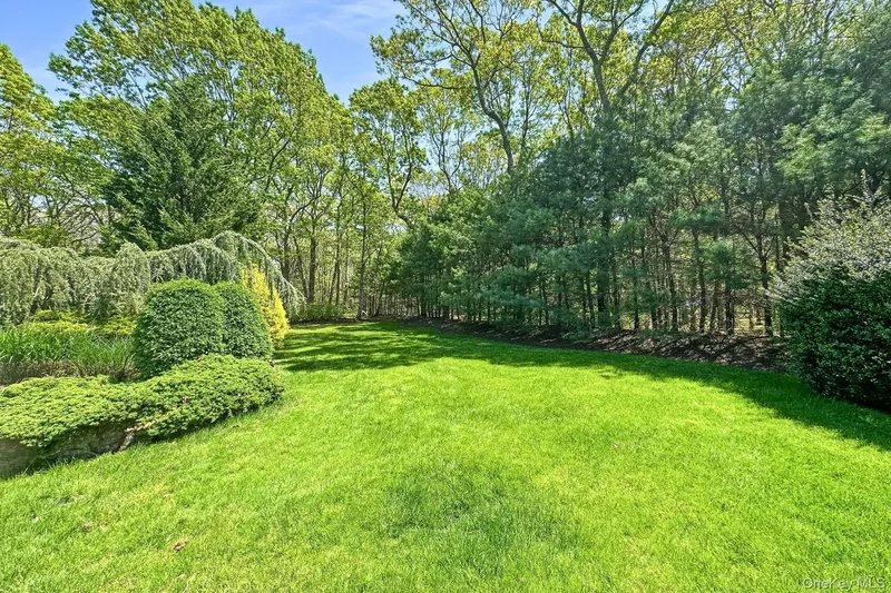 48 Douglas Court, Hampton Bays, New York, United States. - Photo 17