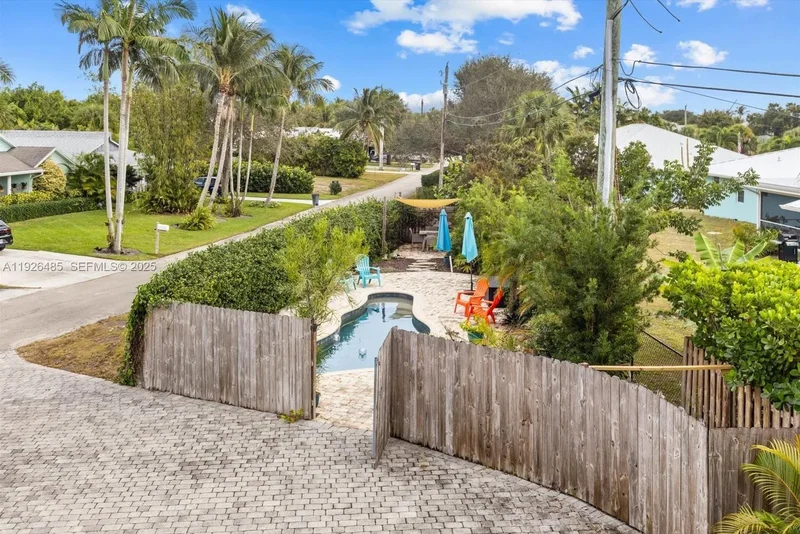 9066 SE Athena St, Hobe Sound, Florida, United States. - Photo 23