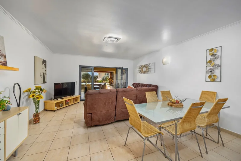 Large Ground Floor 2-Bedroom in the Heart of Vilamoura– Pool Access and Large Terrace