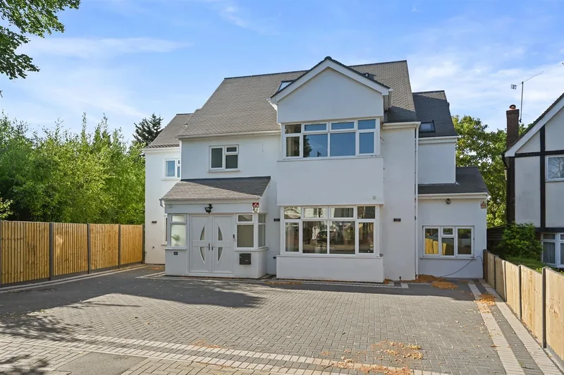 8 bedroom House for sale in Wembley