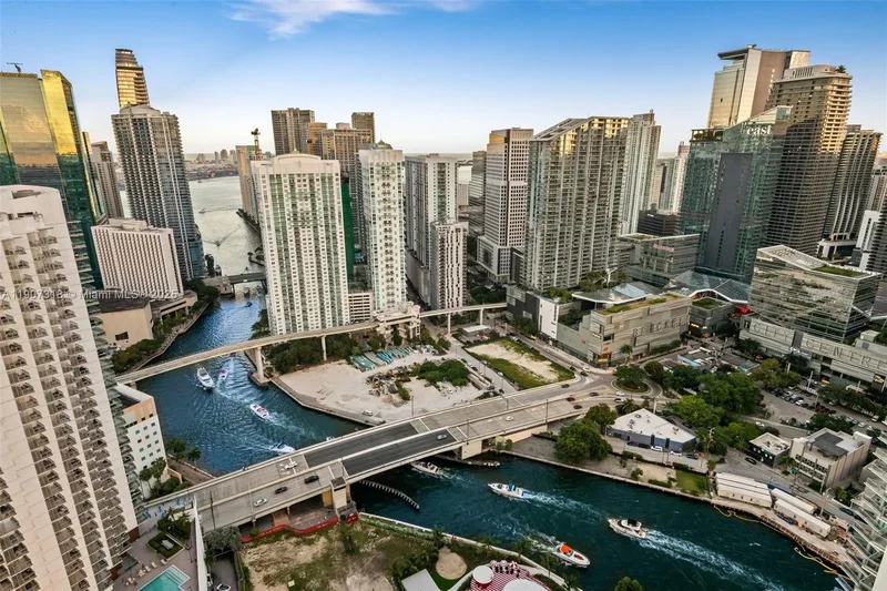 90 SW 3rd St PH-15, Miami, Florida, United States. - Photo 16