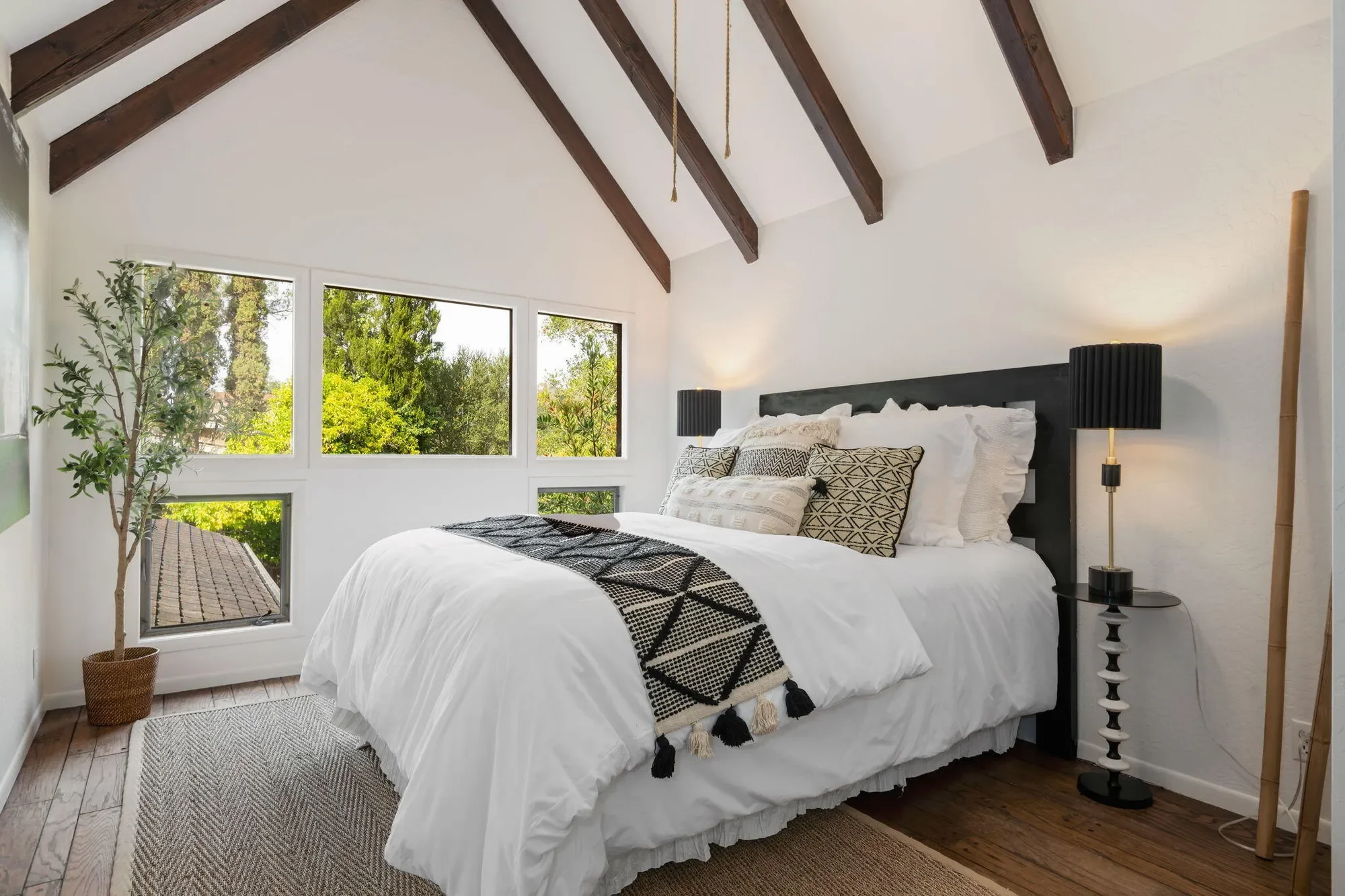 340 W Mountain Drive, Santa Barbara, California, United States. - Photo 22