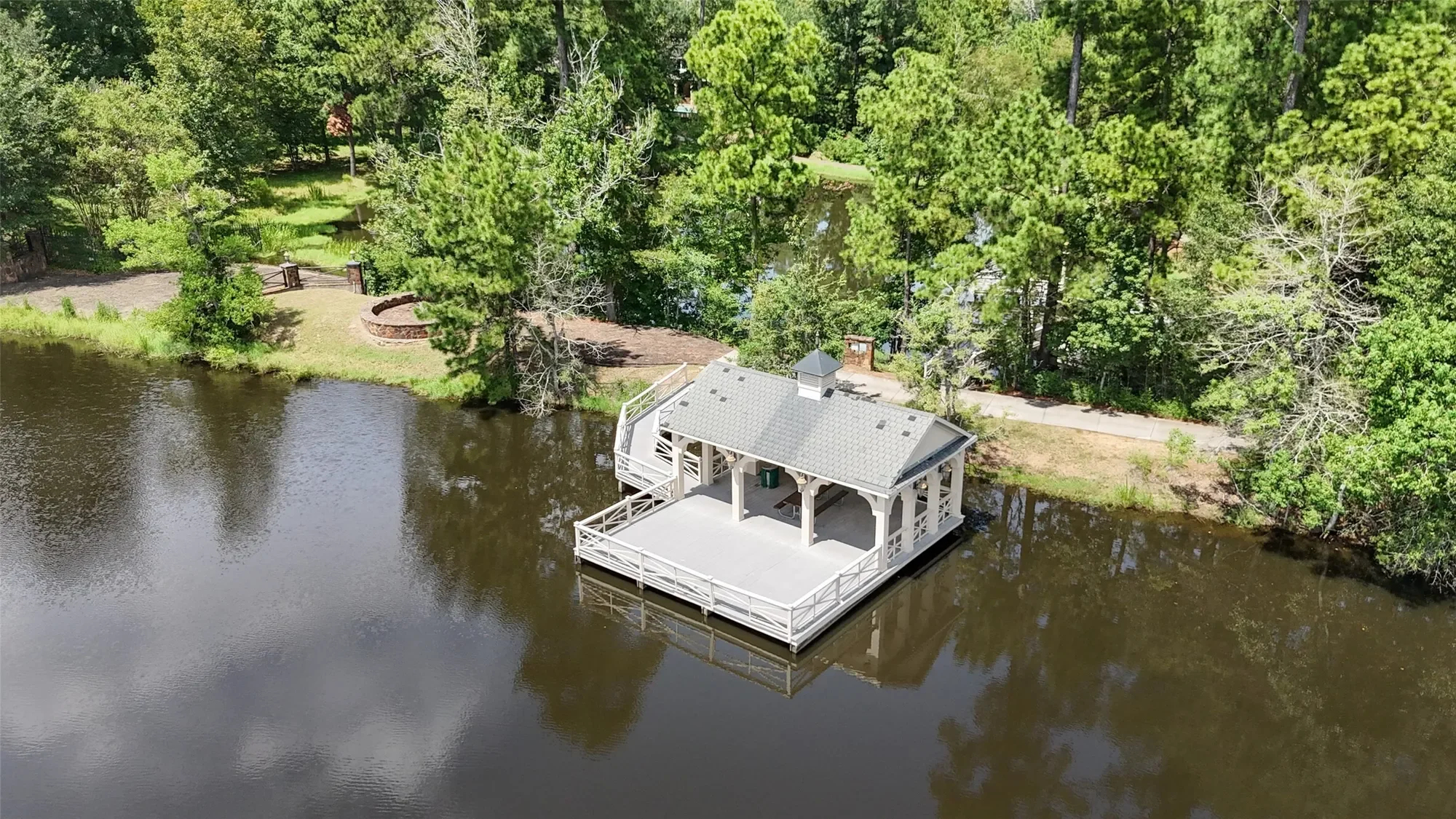 10332 Hunter Creek Lane, Conroe, TX 77304, Conroe, Texas, United States. - Photo 17