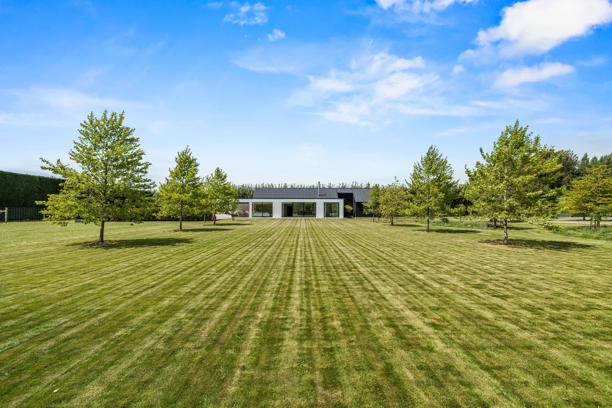 Exterior photo 6