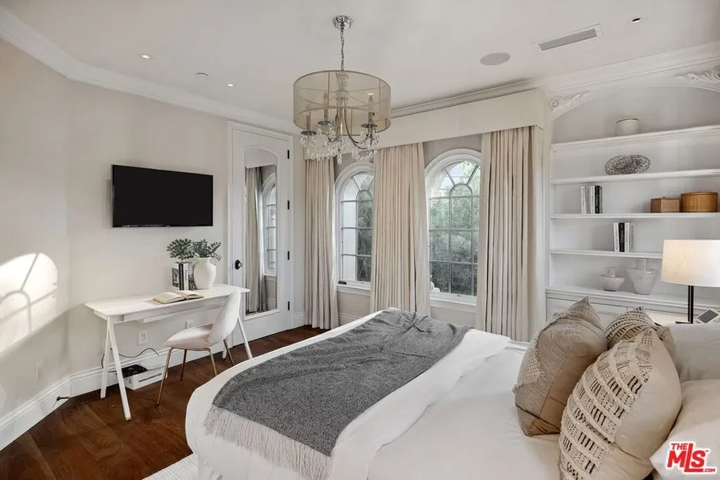 6882 Arizona Avenue, Los Angeles, California, United States. - Photo 15