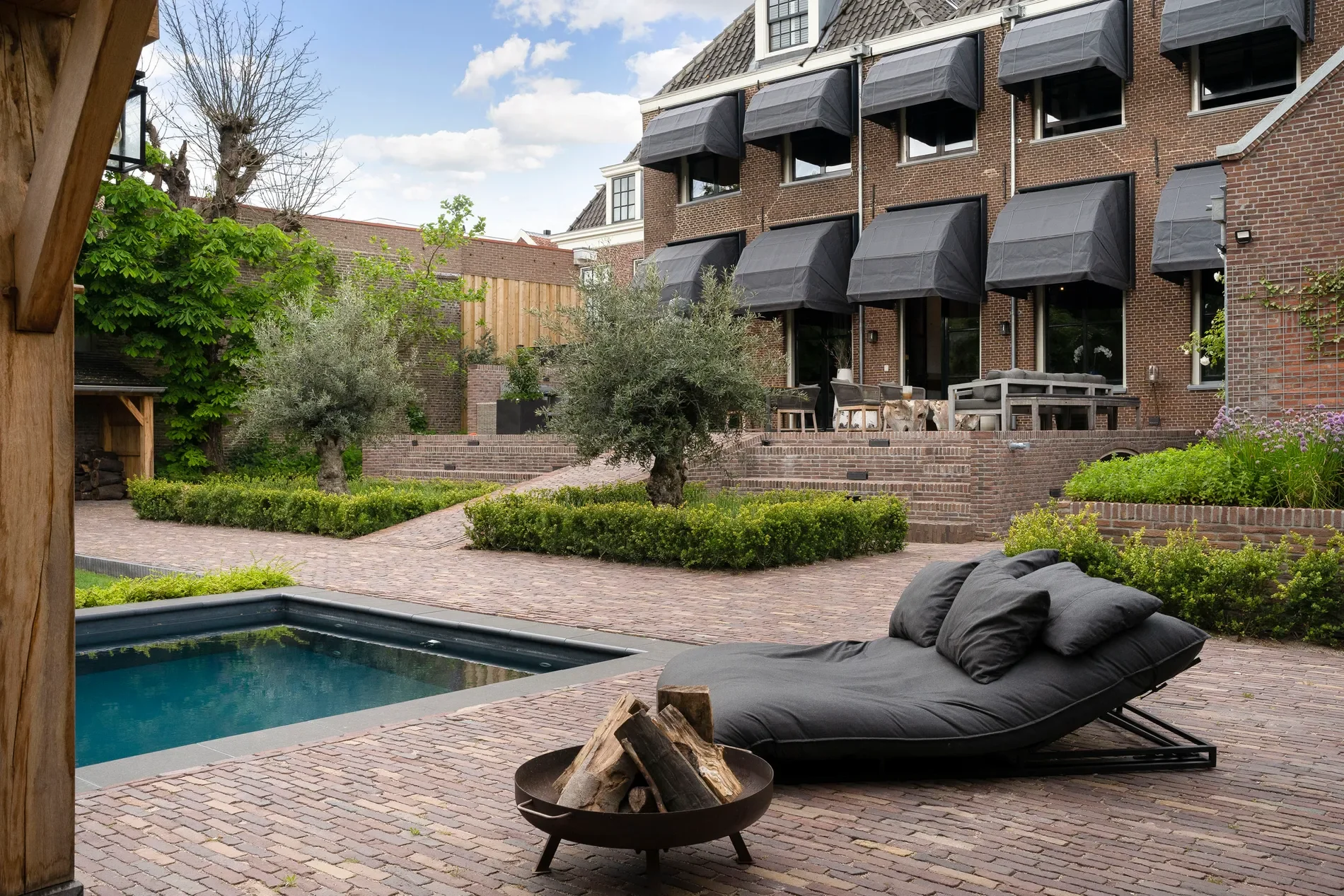 Exterior photo 9