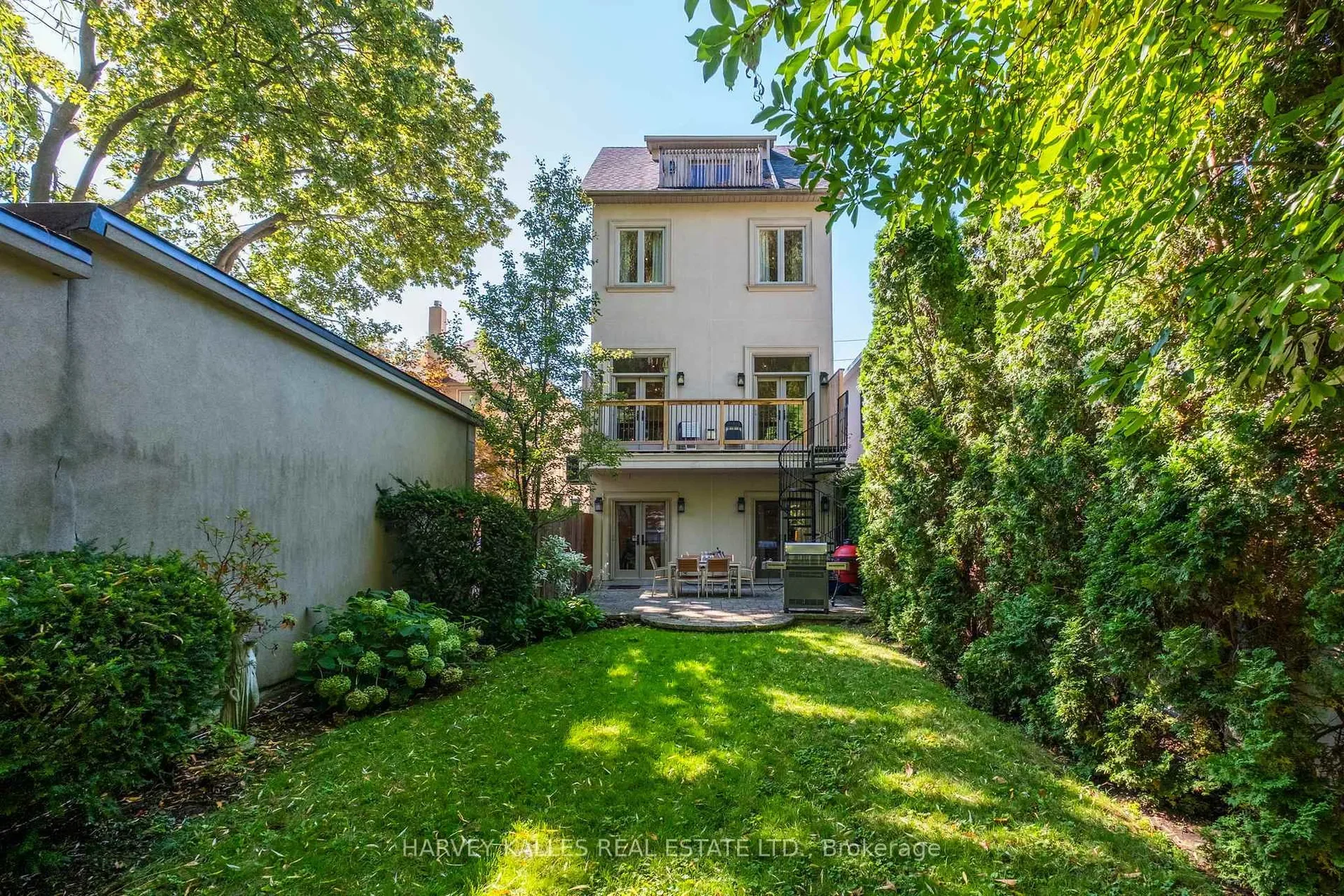 Exterior photo 6