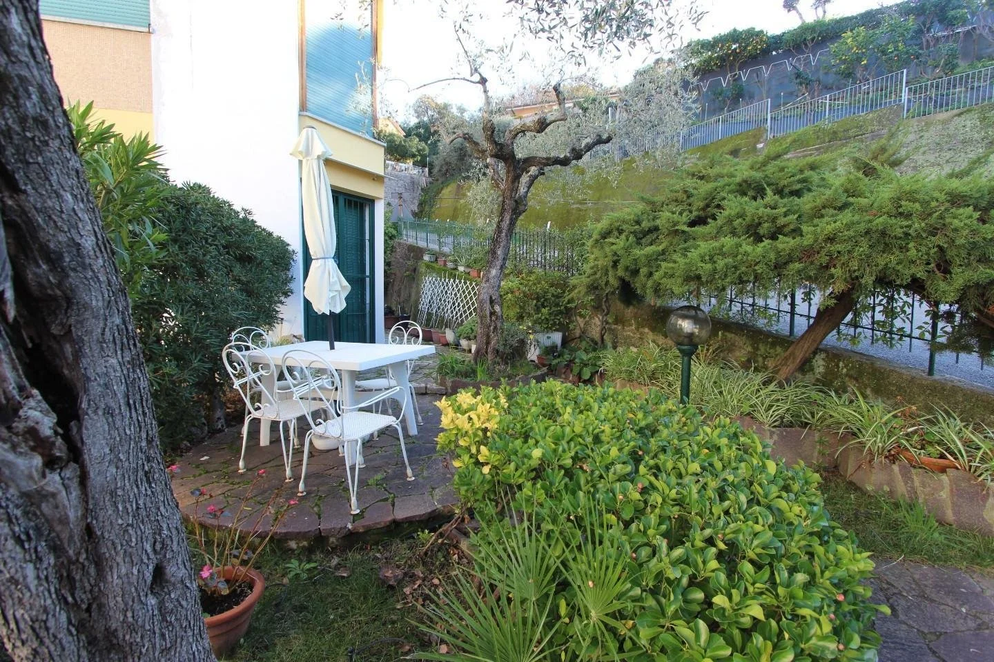 Exterior photo 9