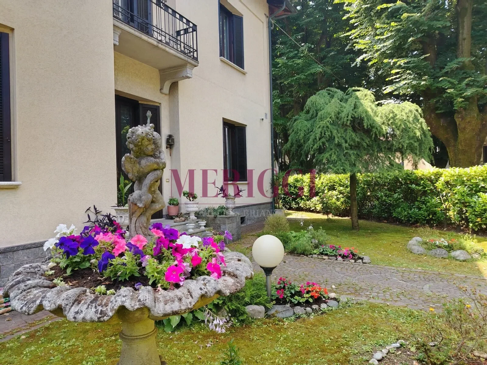 Viale dei Tigli, Cusano Milanino, Lombardy, Italy. - Photo 27