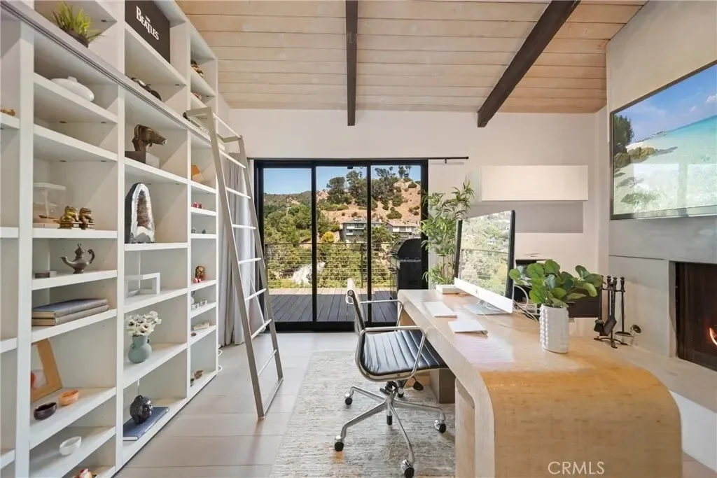 2522 Zorada Drive, Los Angeles, California, United States. - Photo 28