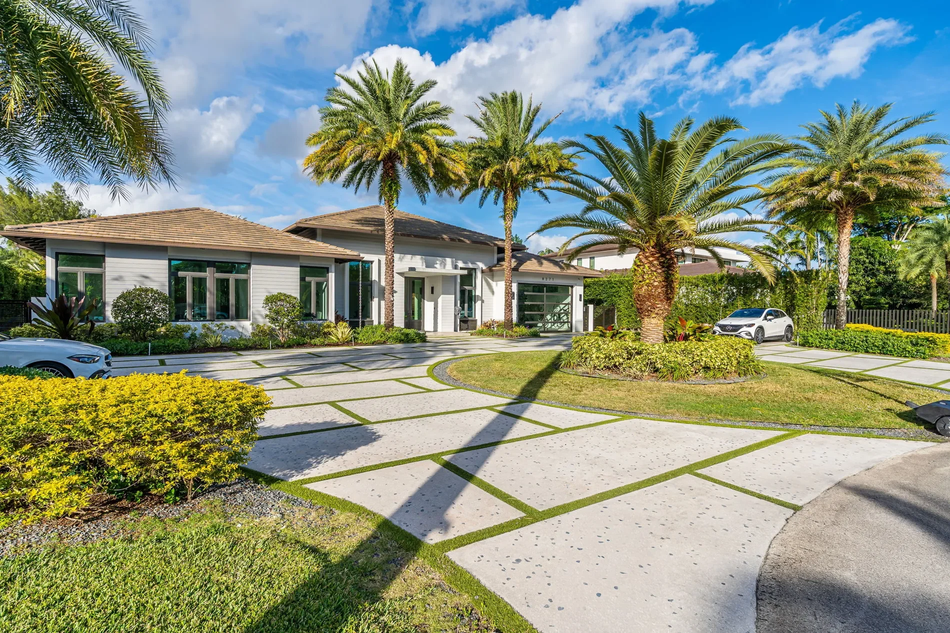 Exterior photo 7