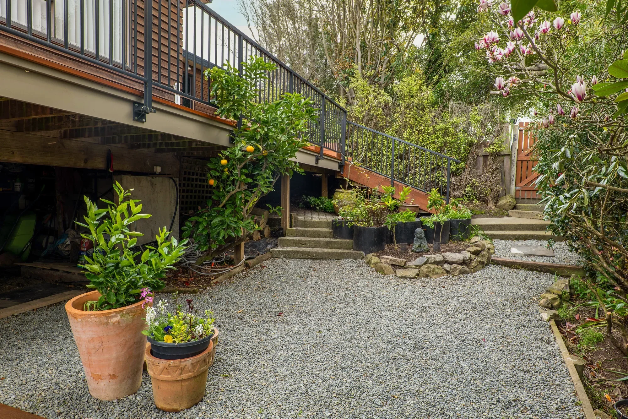Exterior photo 8