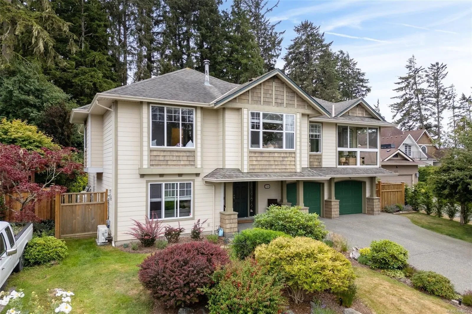 Exterior photo 3