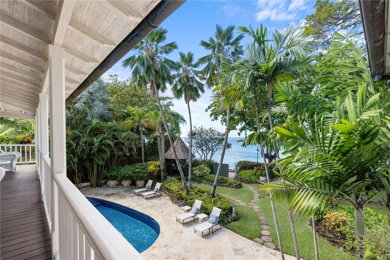 Exterior photo 10