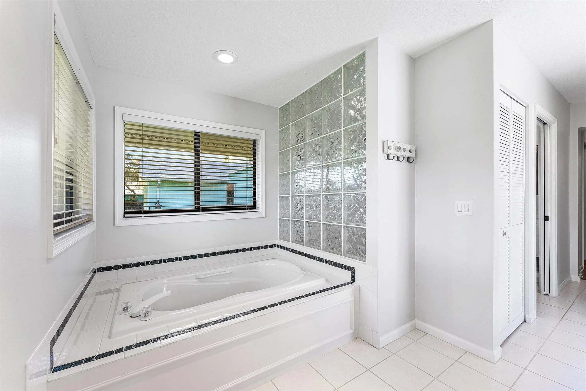 6048 Woodlake Road, Lake Worth, Florida, United States. - Photo 27