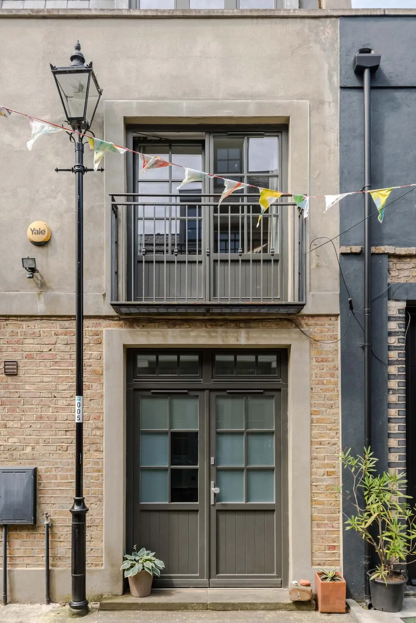 Exterior photo 5