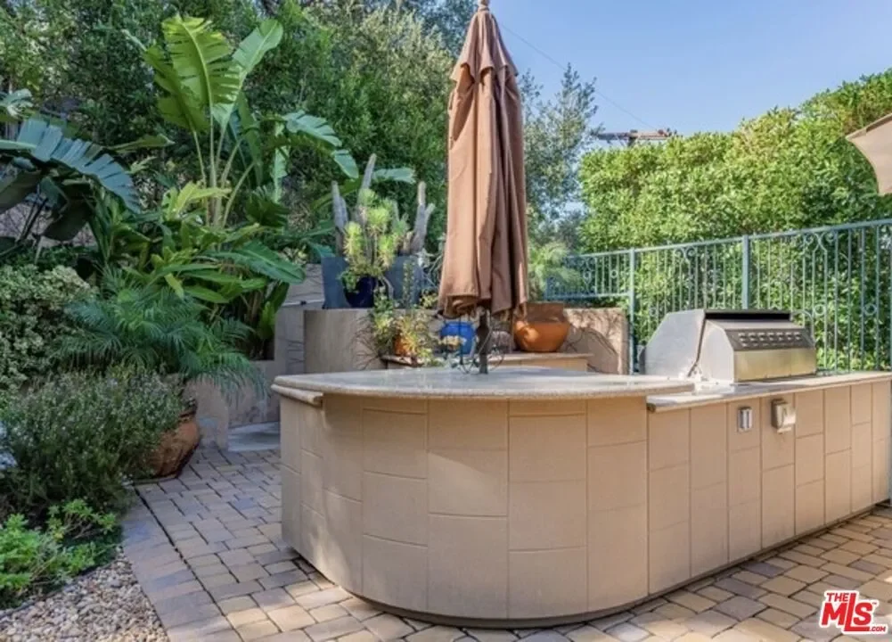 3110 Benedict Canyon Drive, Beverly Hills, California, United States. - Photo 37