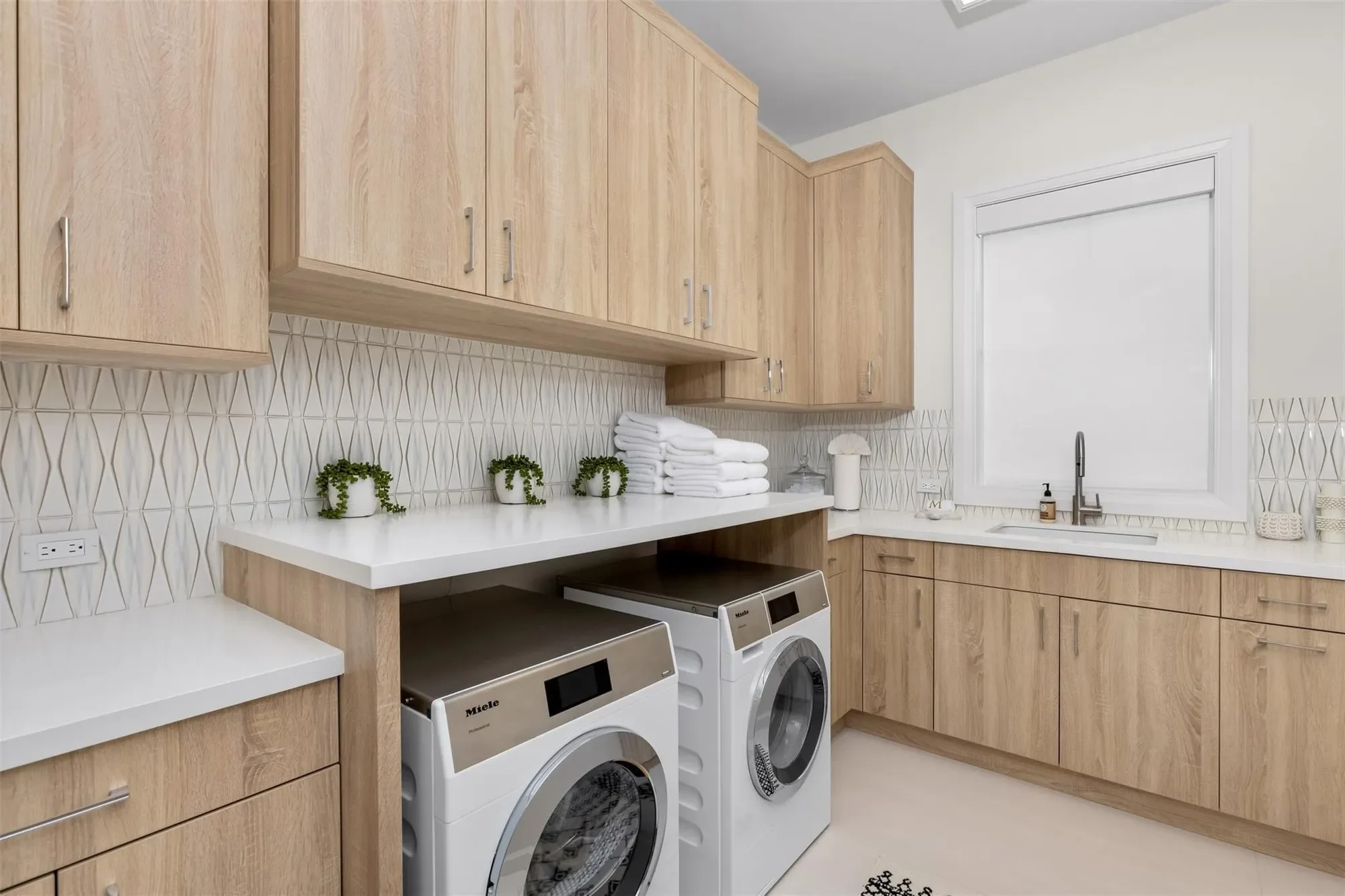 2520 Del Lago Dr, Fort Lauderdale, Florida, United States. - Photo 59