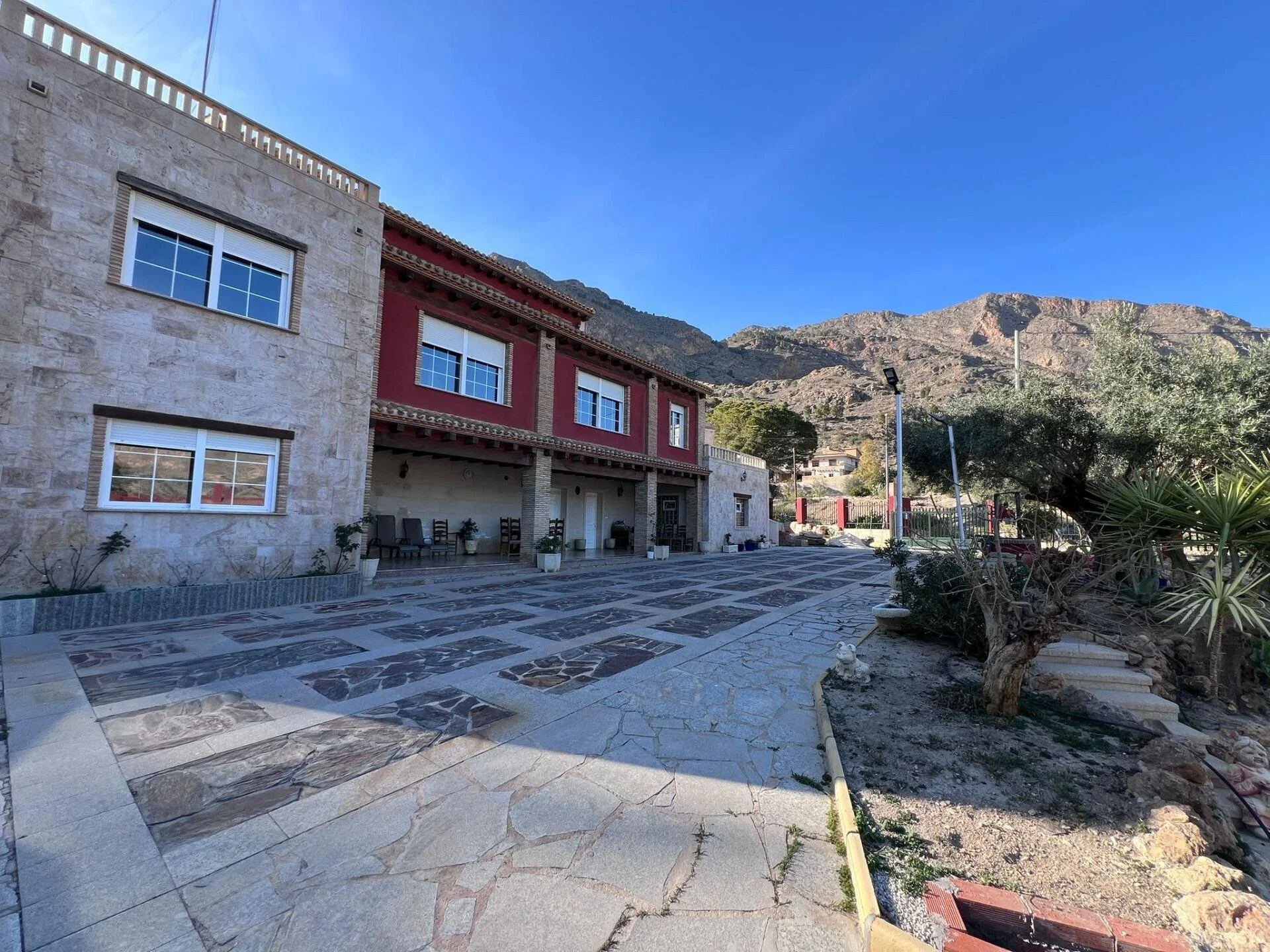 Exterior photo 7