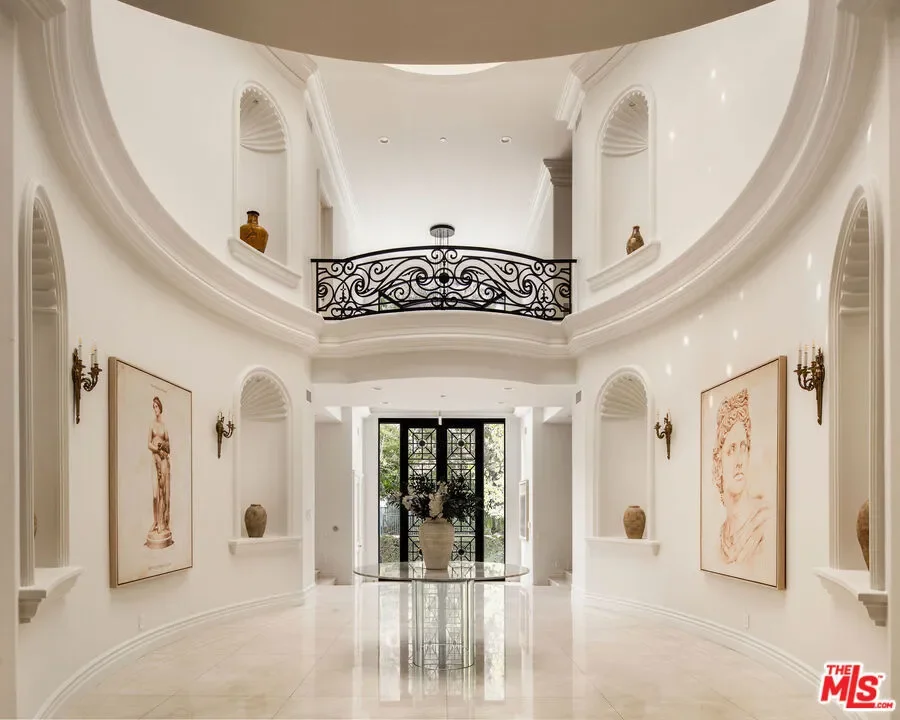10509 Vestone Way, Los Angeles, California, United States. - Photo 2