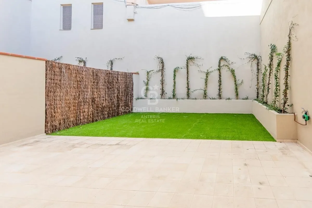 Exterior photo 1