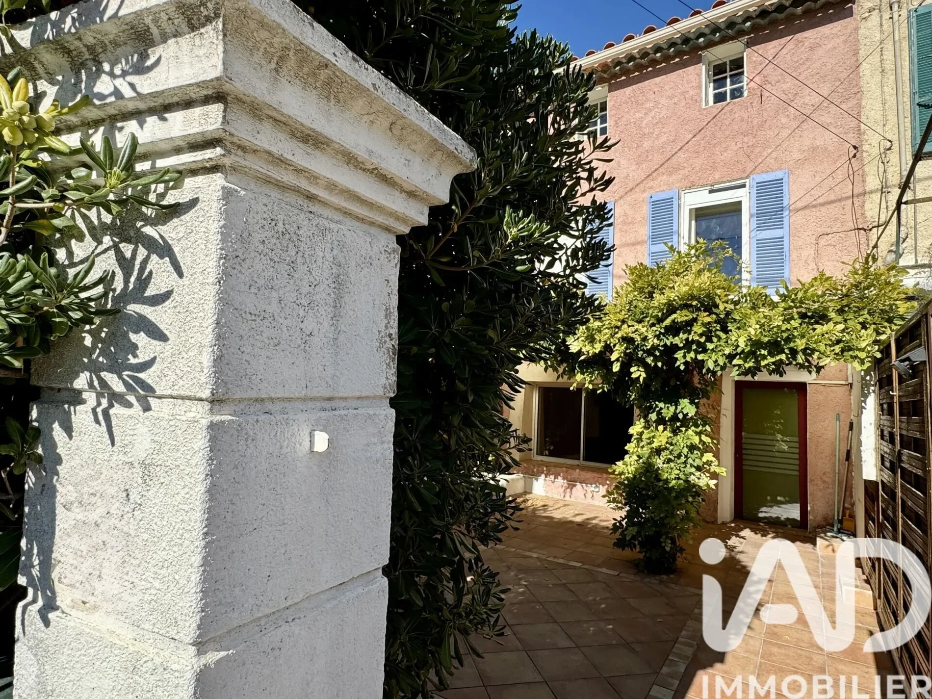 Exterior photo 4