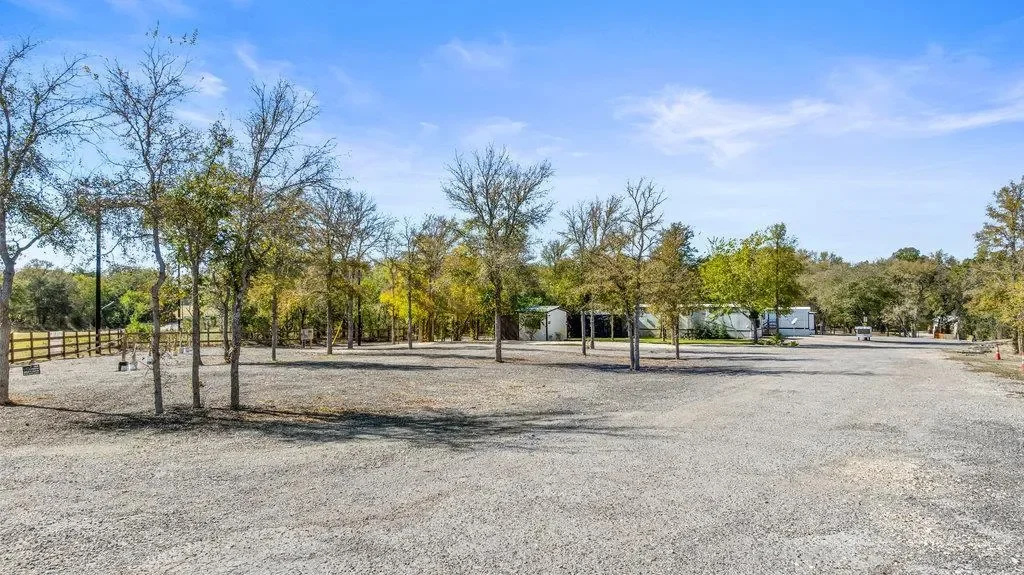 2540 FM 20, Red Rock, Texas, United States. - Photo 2