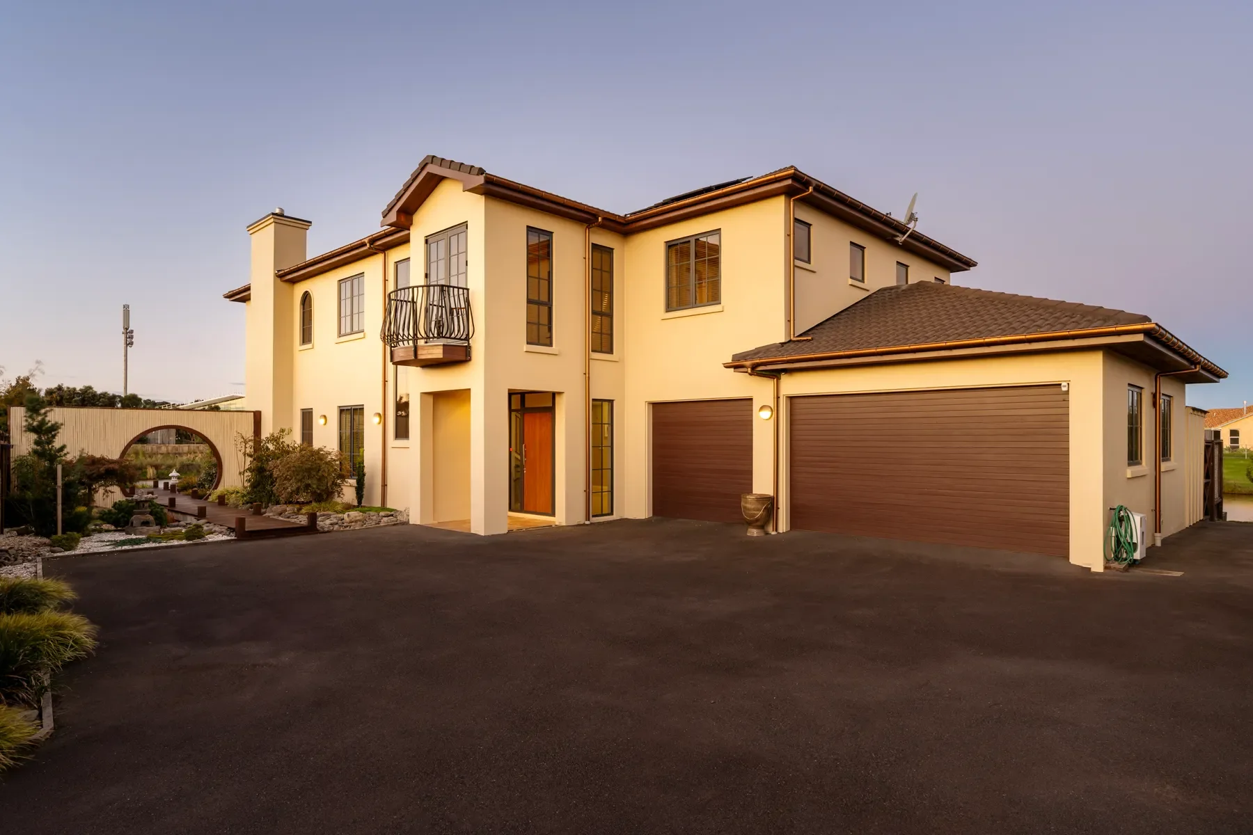 Exterior photo 2