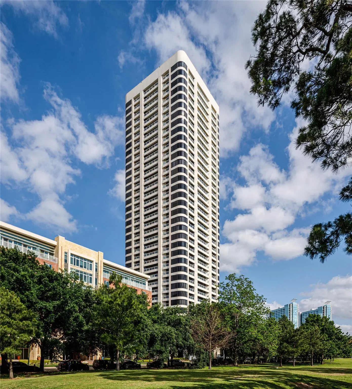 1701 Hermann Drive Drive 27CE, Houston, Texas, United States. - Photo 25